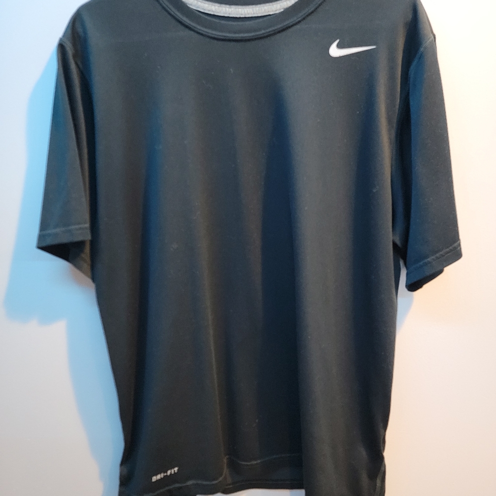 Mens large nike black dri-fit shirt